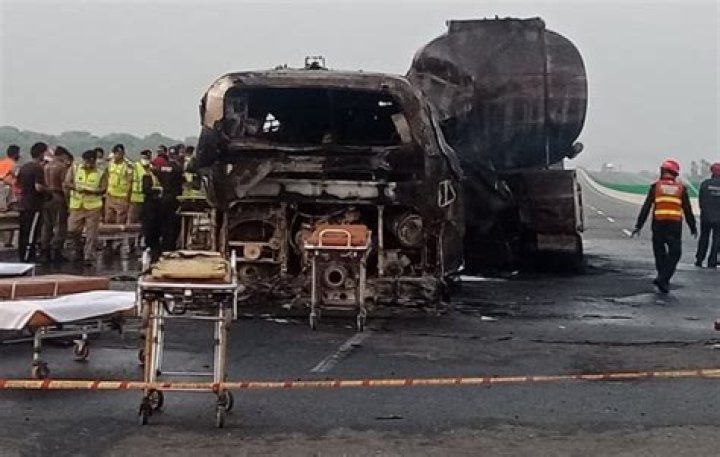 
20 Deaths Reported After Bus and Fuel Tanker Clash 
