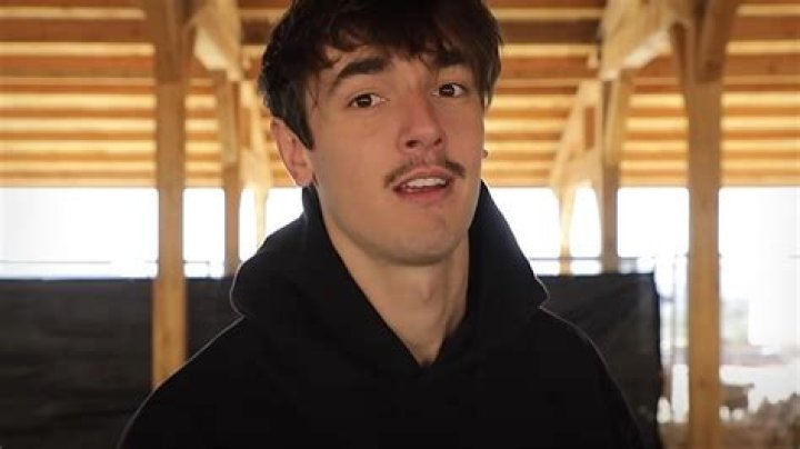 
“2023 is having a rough start”: Bryce Hall’s car gets broken into following Las Vegas scuffle 