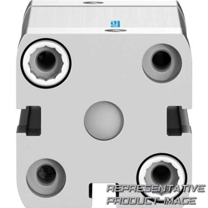 Yasmine Bleeth Parents, Meet Philip Bleeth And Carina Bleeth - SarkariResult