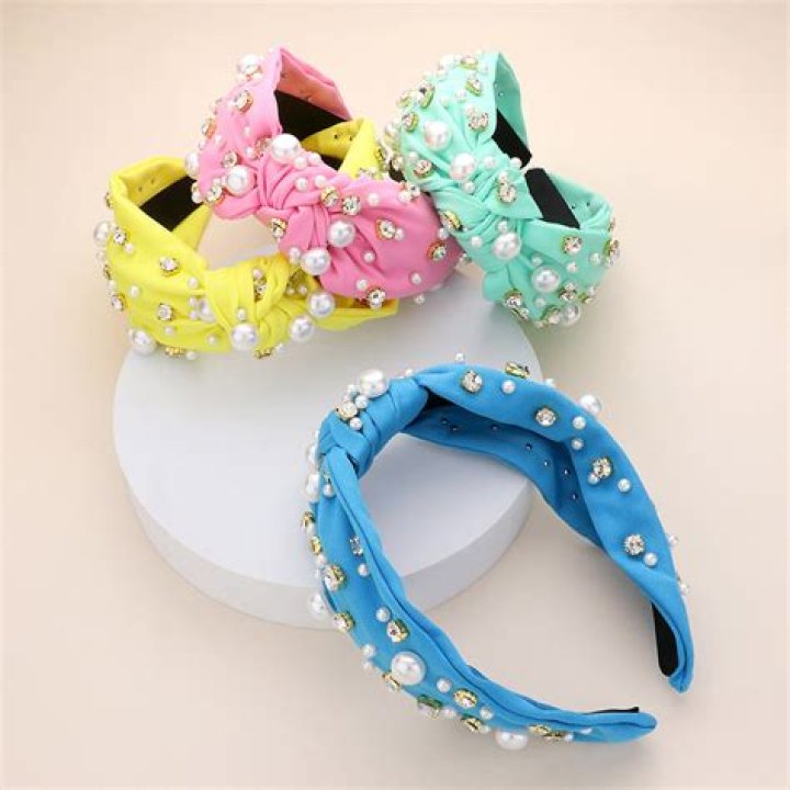 Why Is Lojain Omran Departing from Dubai Bling? What's Prompting Lojain Omran's Departure from Dubai Bling? - SarkariResult