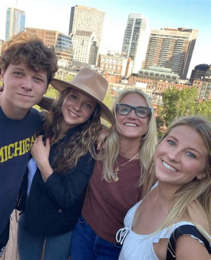 Adele Robbins Net Worth