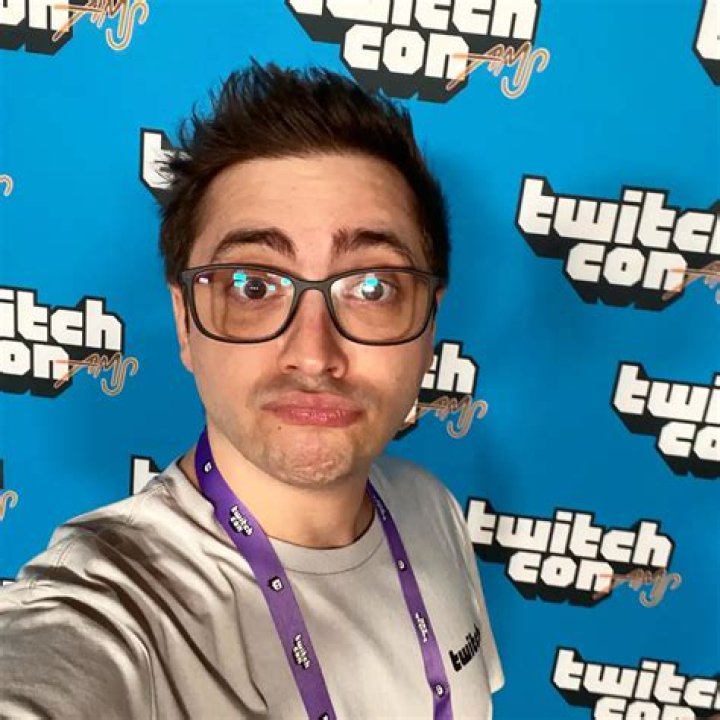 Alanzoka: Girlfriend, Family, Setup, Prize Money & Net Worth