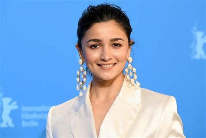 Alia Bhatt Height, Weight, Net Worth, Age, Birthday, Wikipedia, Who, Nationality, Biography
