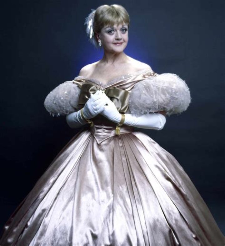 
Angela Lansbury, Screen and Broadway Icon, Dead at 96 