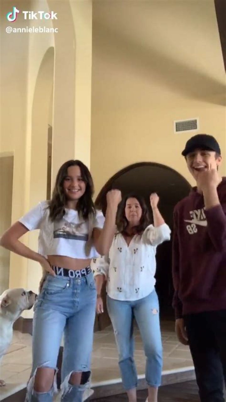 Annie LeBlanc (TikTok Star) Biography, Age, Boyfriend, Height, Net Worth