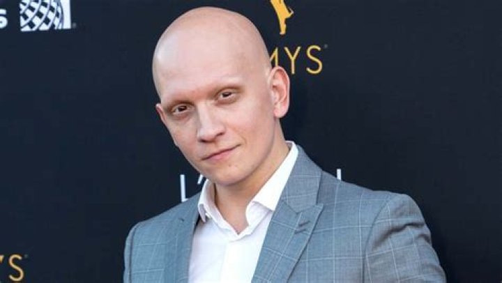 Anthony Carrigan Bio, Wiki, Age, Height, Wife, Alopecia, Movies and Net Worth