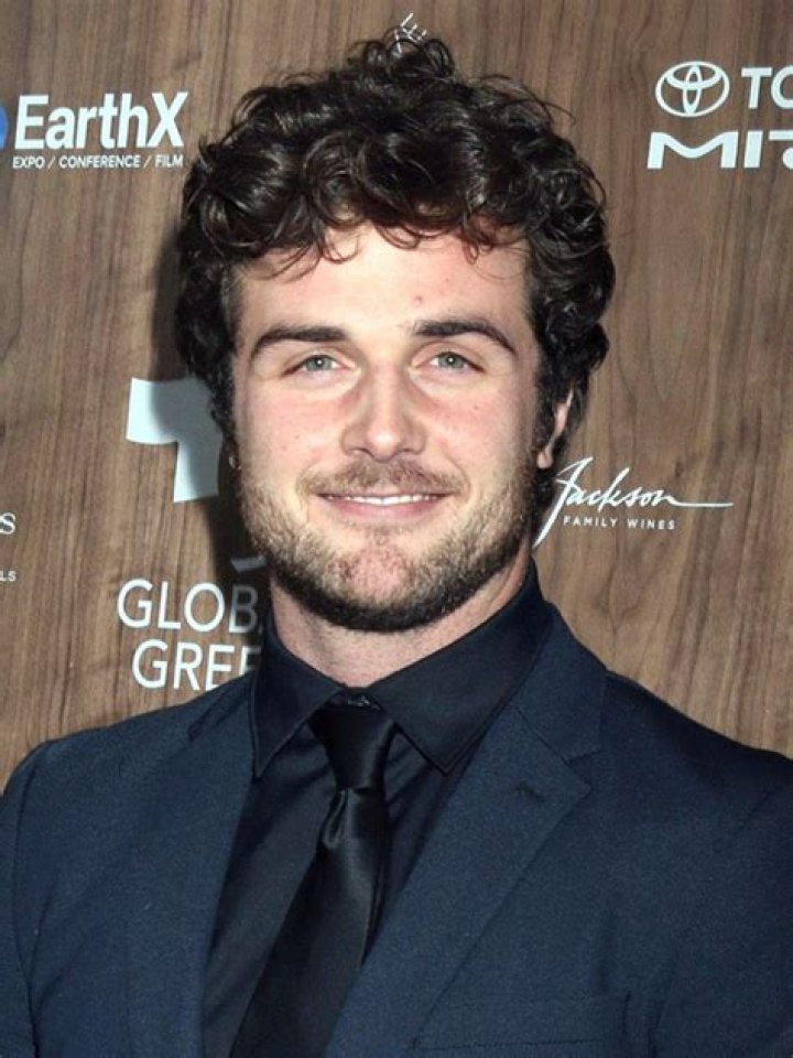 Beau Mirchoff Height, Weight, Body Measurements, Shoe Size