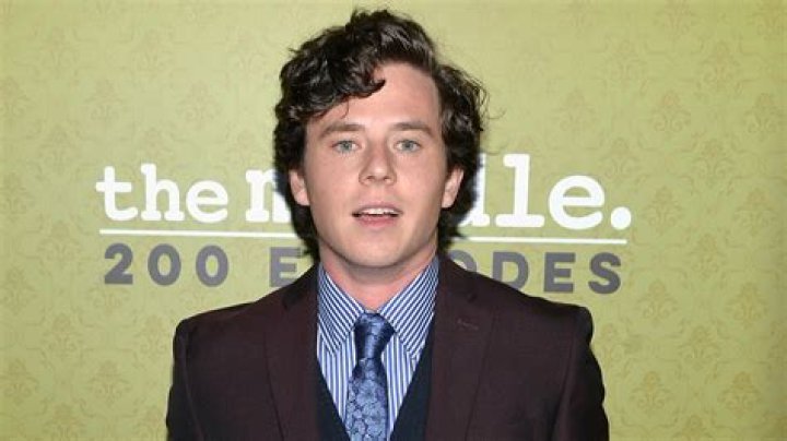 Beth Allen – Charlie Mcdermott Wife: 5 Facts About The Actress