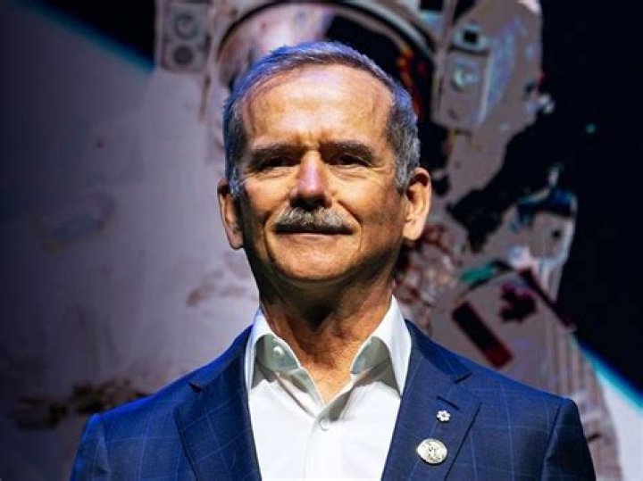 Chris Hadfield Height, Weight, Net Worth, Age, Birthday, Wikipedia, Who, Nationality, Biography