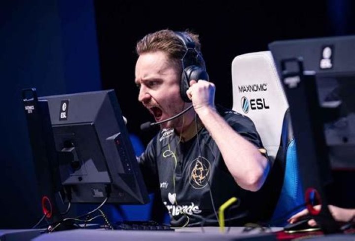 
Christopher Alesund – GeT RiGhT Height, Weight, Net Worth, Age, Birthday, Wikipedia, Who, Instagram, Biography 