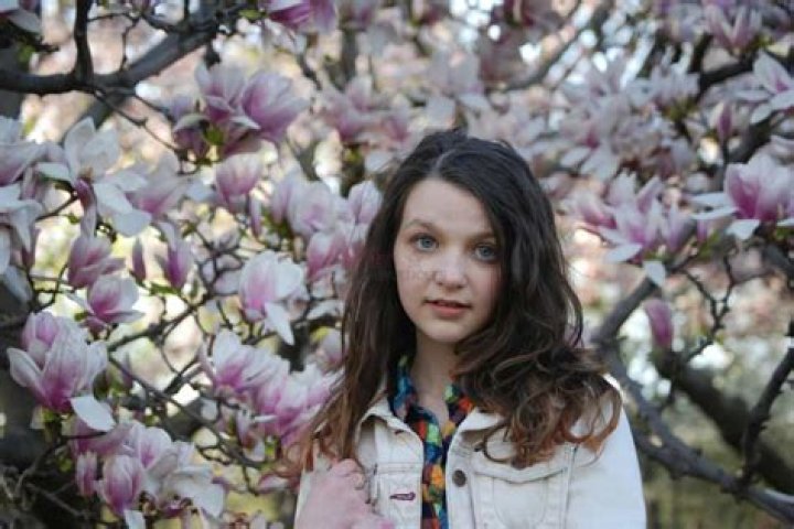 
Daisy Tahan is 22 years old and has a Net worth of a Million 