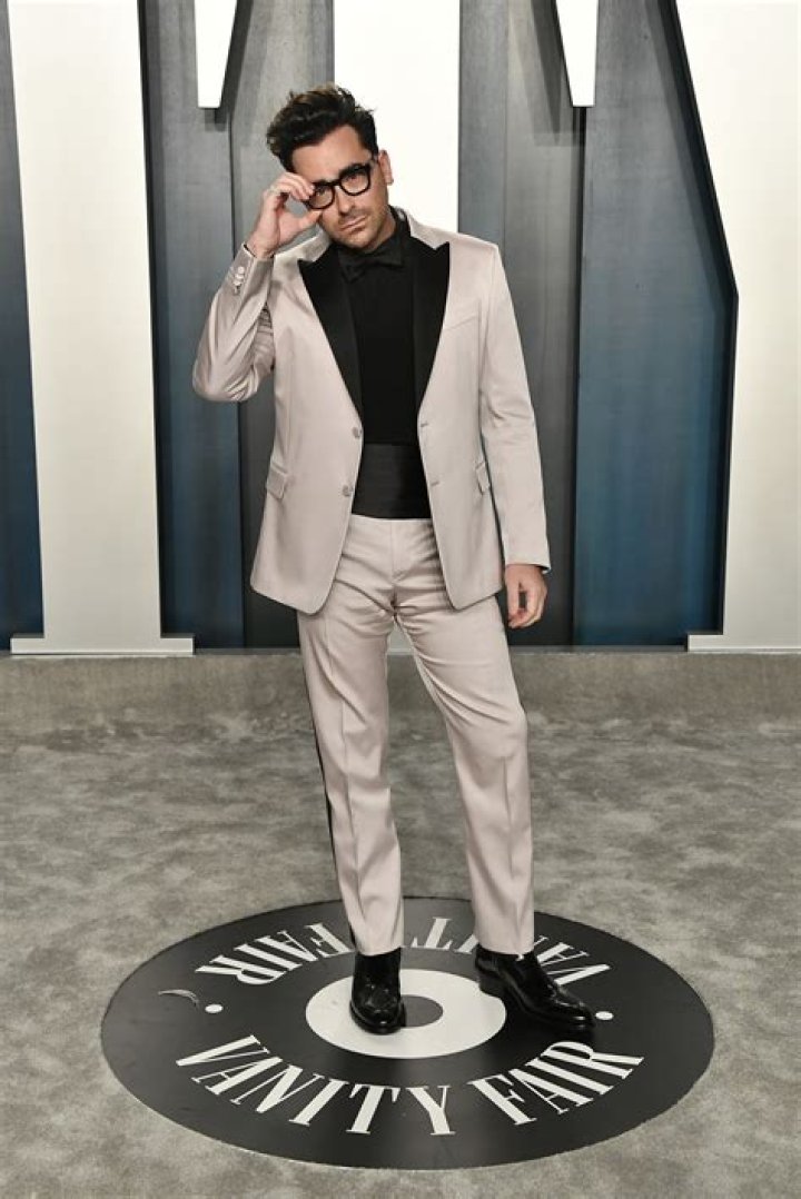 Dan Levy Height, Weight, Net Worth, Age, Birthday, Wikipedia, Who, Nationality, Biography