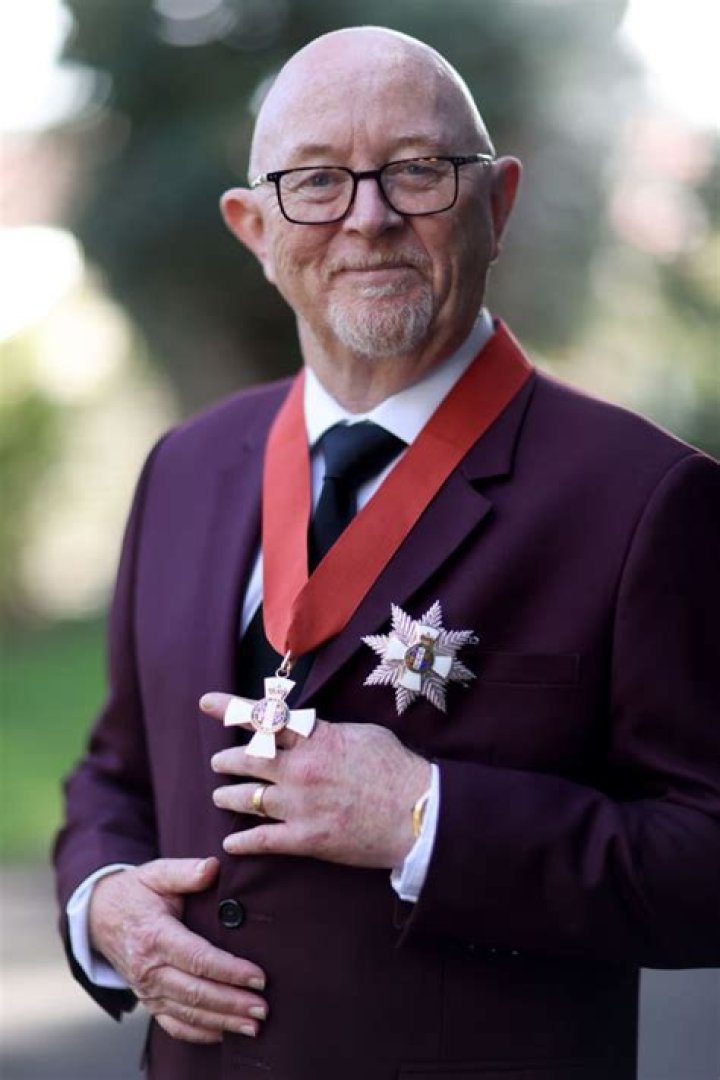 Dave Dobbyn Height, Weight, Net Worth, Age, Birthday, Wikipedia, Who, Instagram, Biography