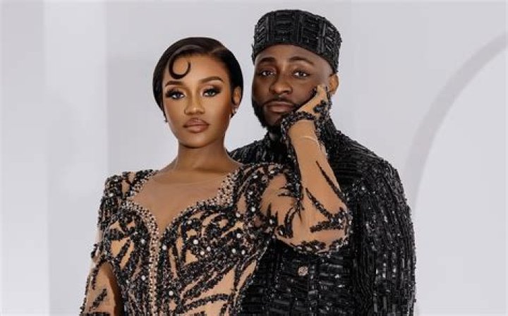 
Davido and Chioma give fans ‘affirmation’; share a kiss at a club in London 