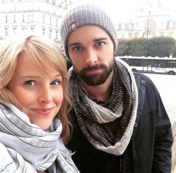 Destination Wedding Actor Andrew Dunbar And Sarah Smyth Destined Their Wedding In Maui Luau