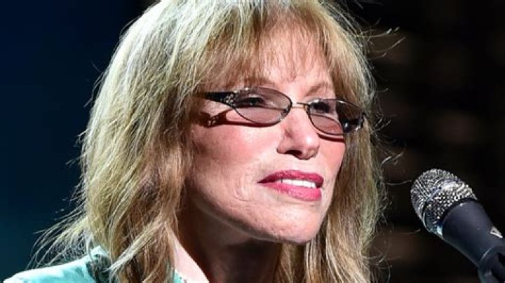 Did Carly Simon Have A Stroke?