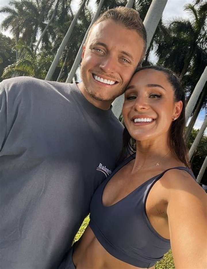 
Did The Fitness Star Kayla Itsines Ever Have A Husband? Her Dating Life With New Partner Jae Woodroffe 
