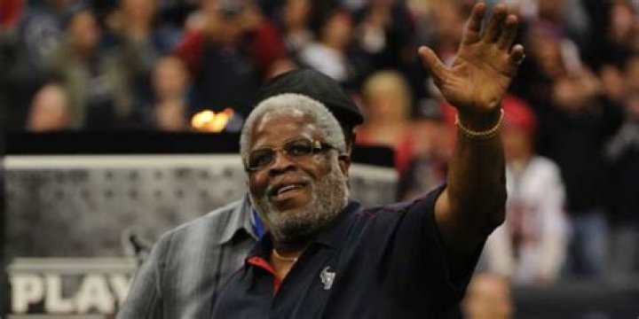 Earl Campbell is Married to Wife: Reuna Smith. Kids: Tyler Campbell, Christian Campbell.
