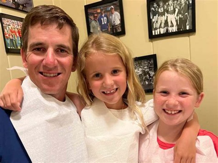 Eli Manning Wife, Children, Family, Height, Weight, Net Worth, Salary, House
