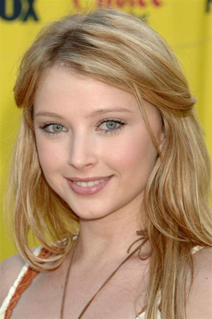 Elisabeth Harnois Height, Weight, Measurements, Bra Size, Shoe Size