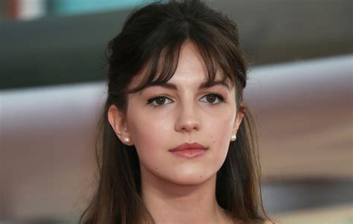 
Ella Hunt Height, Weight, Net Worth, Age, Birthday, Wikipedia, Who, Nationality, Biography 