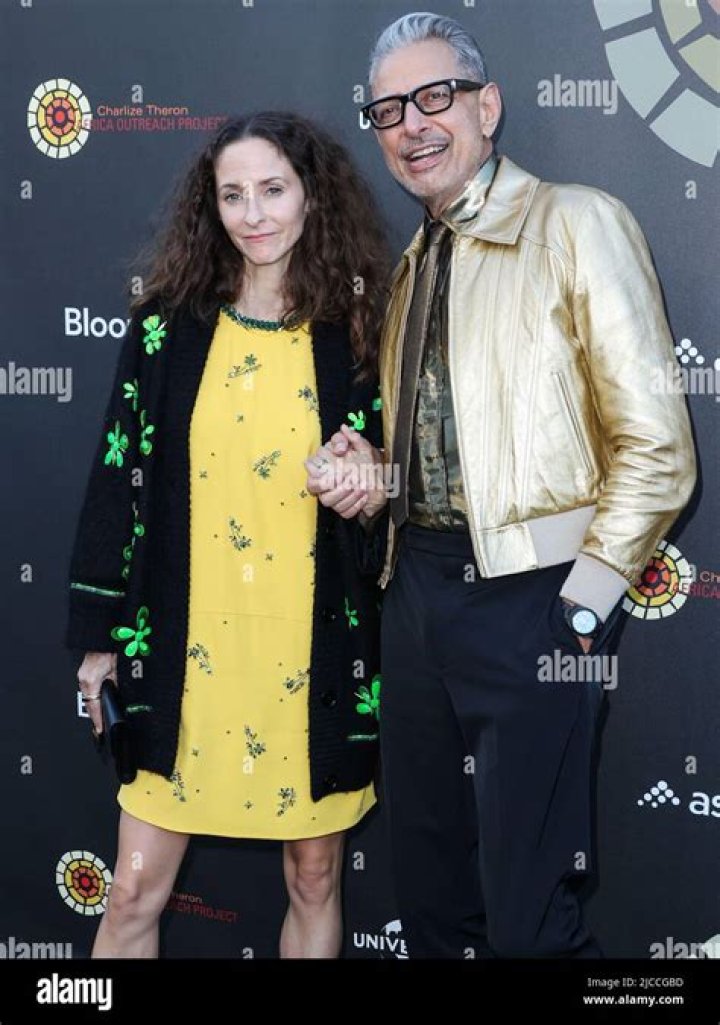 Emilie Livingston Height, Weight, Net Worth, Age, Birthday, Wikipedia, Who, Instagram, Biography