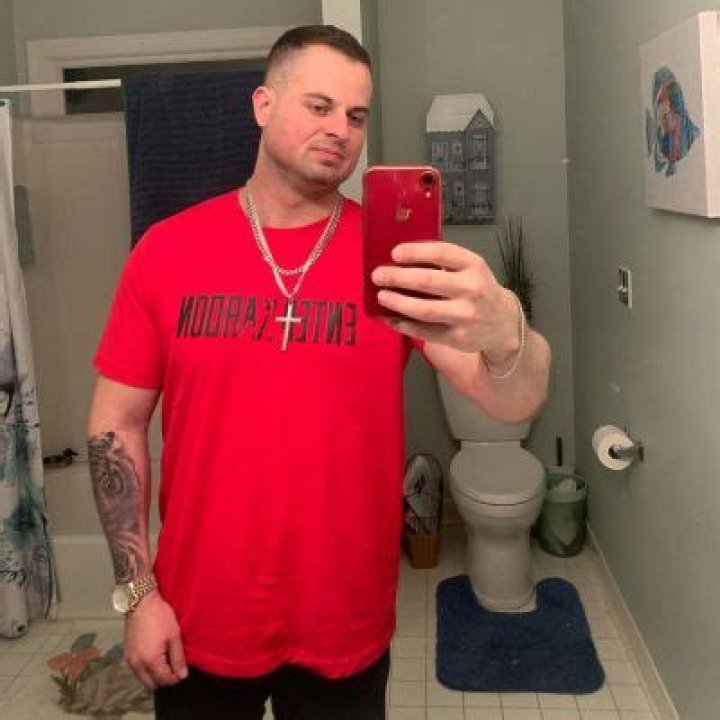 Evan Kardon Is Accused Of Texting Minor Girls On Instagram