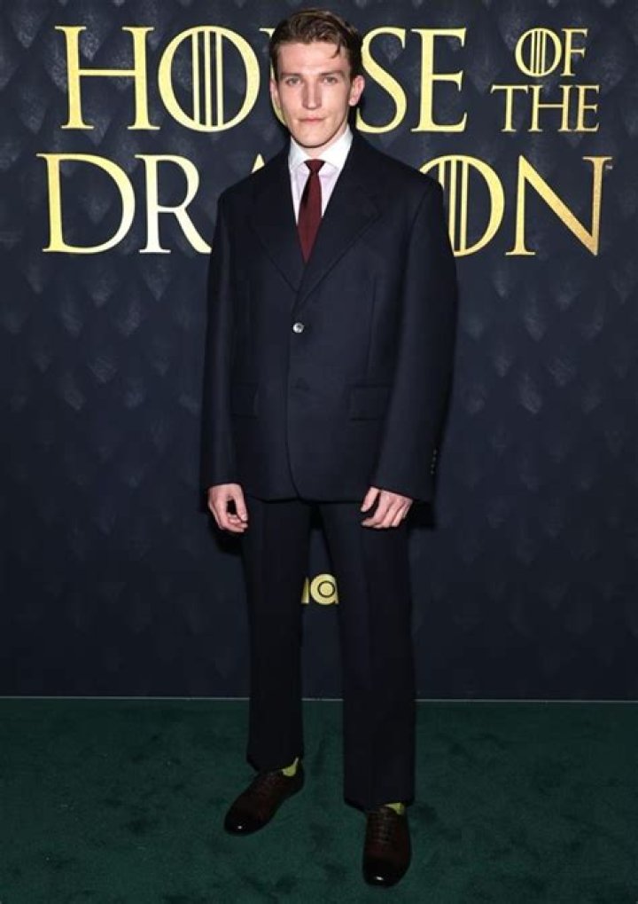 
Ewan Sharp Height, Weight, Net Worth, Age, Birthday, Wikipedia, Who, Nationality, Biography 