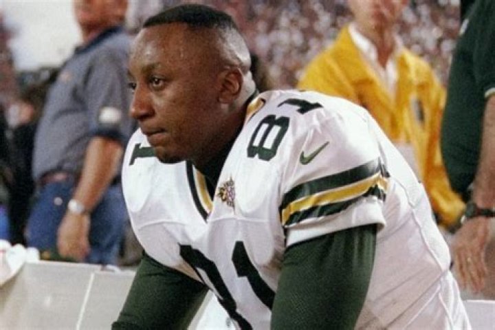 
Former Green Bay Packers Tight End Tyrone Davis Dead at 50: A ‘Good Man’ 