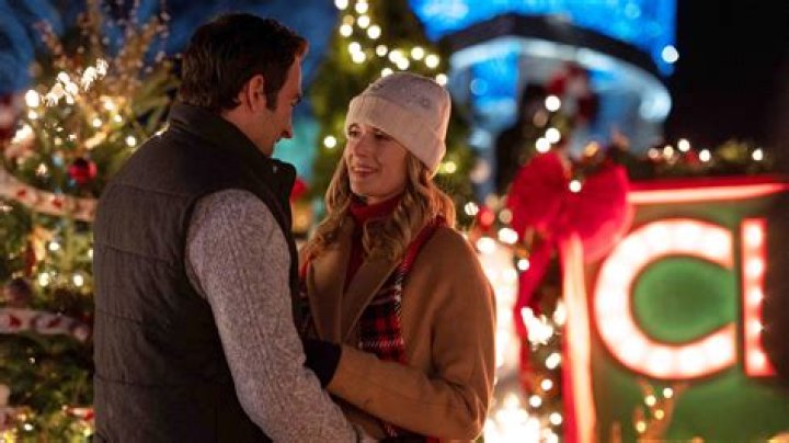 
GAF’s ‘My Favorite Christmas Tree’ Full Cast List: From Emma Johnson, Giles Panton To Marnie Mahannah Appear In Lead Roles 