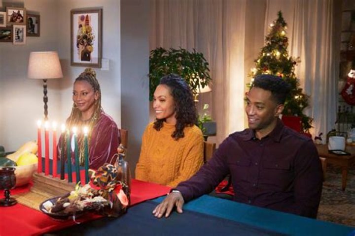 
Hallmark’s Holiday Heritage Cast Is Led By Lyndie Greenwood As it Brings Back Family Love 