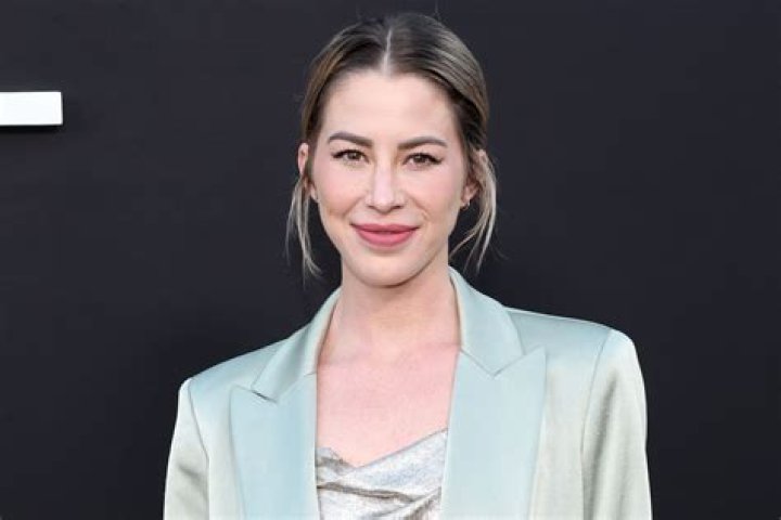 
Has Kelsey Darragh Had Plastic Surgery? 