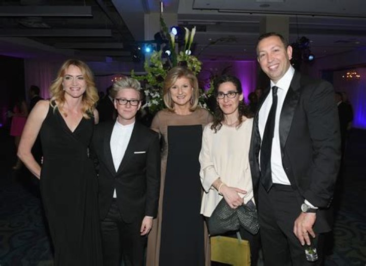 Heather Armstrong Height, Weight, Net Worth, Age, Birthday, Wikipedia, Who, Instagram, Biography