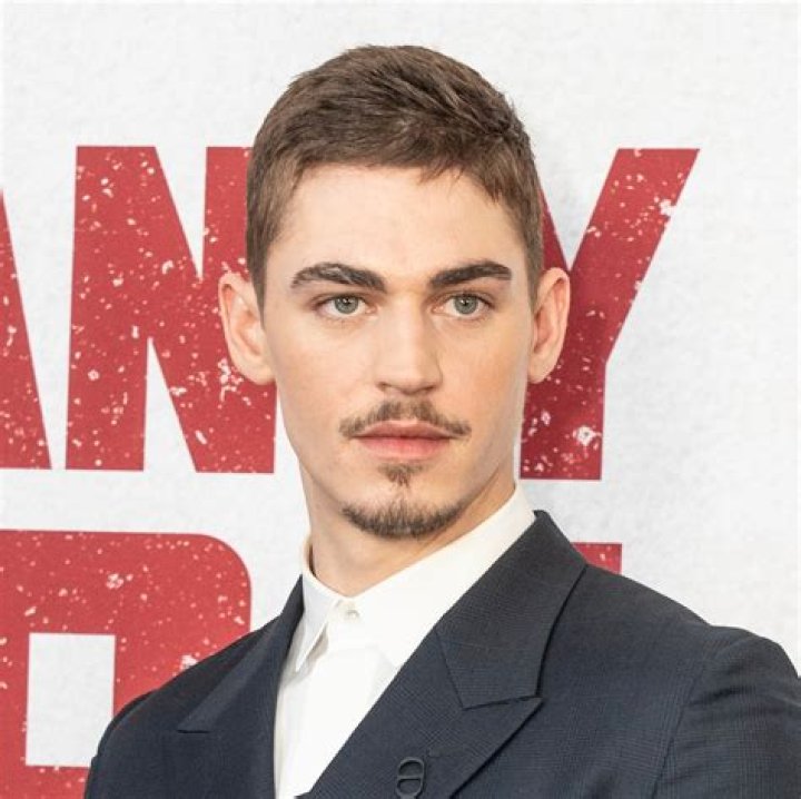 Hero Fiennes Tiffin Height, Weight, Body Measurements, Shoe Size