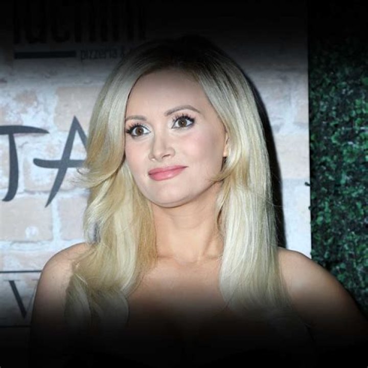 Holly Madison Height, Weight, Net Worth, Age, Birthday, Wikipedia, Who, Nationality, Biography