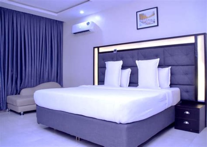 Inglesias Hotels, Surulere