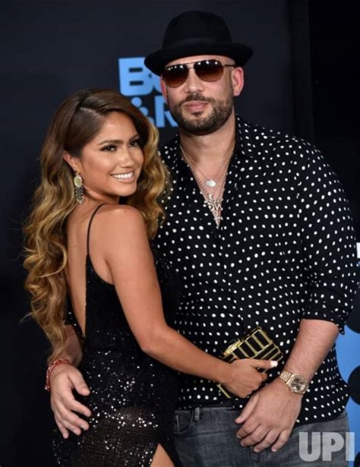 
Is DJ Drama Married to Wife? Or Dating Girlfriend? Kids. 