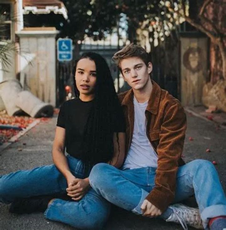 
Is Nico Greetham Married to Wife? Or Dating a Girlfriend? 