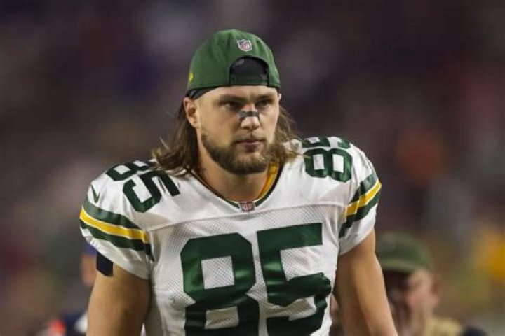 Is Robert Tonyan Married to Wife? Or Dating a Girlfriend?