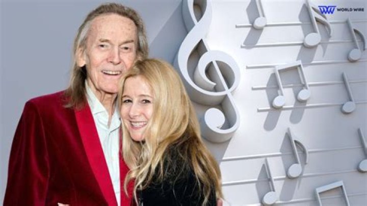 
Is Susannah Fielding Married? Her Bio, Age, Husband, Height and Net worth 