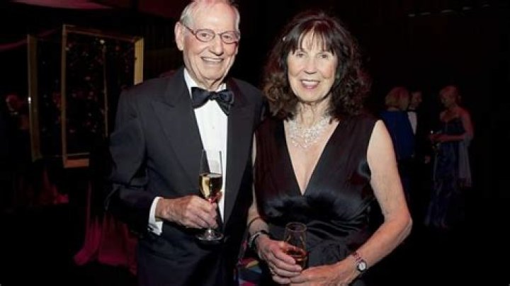 
Is Wayne Thiebaud Married to Wife? Or Dating a Girlfriend? Past Relationships. Kids. 