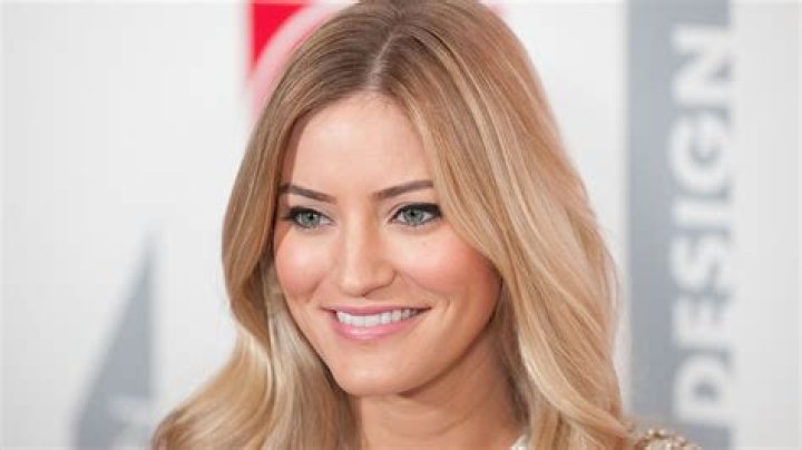 
Jenna Ezarik Height, Weight, Net Worth, Age, Birthday, Wikipedia, Who, Nationality, Biography 