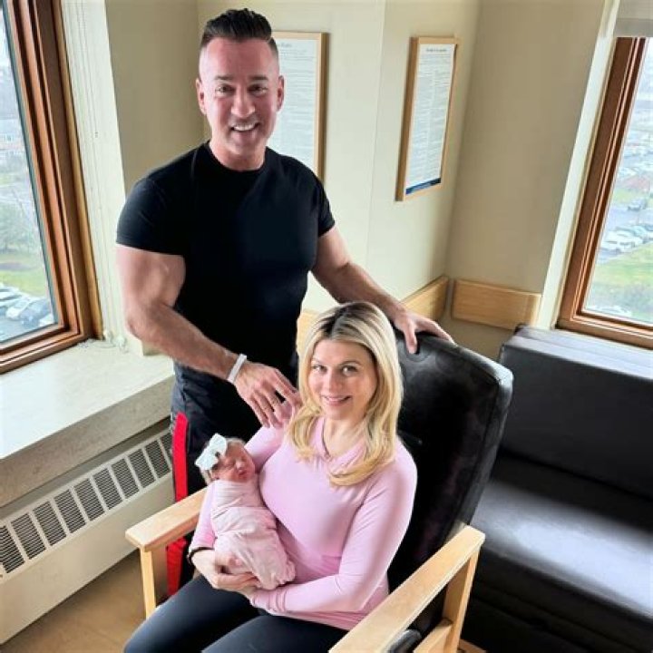 
‘Jersey Shore’ ‘s Mike and Lauren Sorrentino Reveal Sex of Second Baby: ‘It’s a Situation’ 