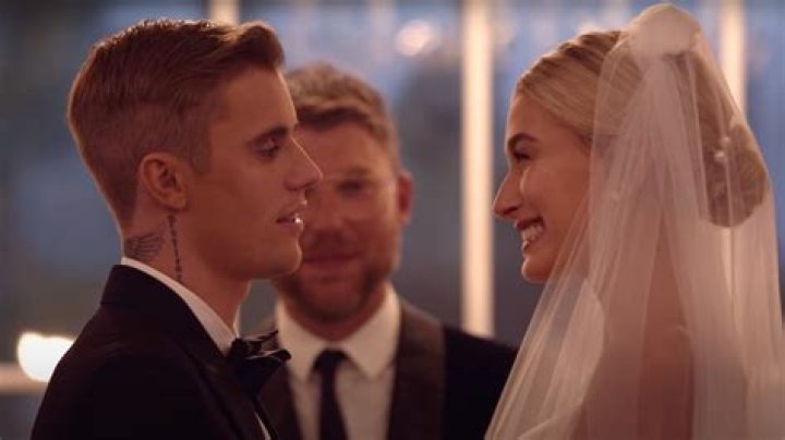 
Justin Bieber’s security mistakes wife Hailey Bieber for a fan, yells at her: Watch 