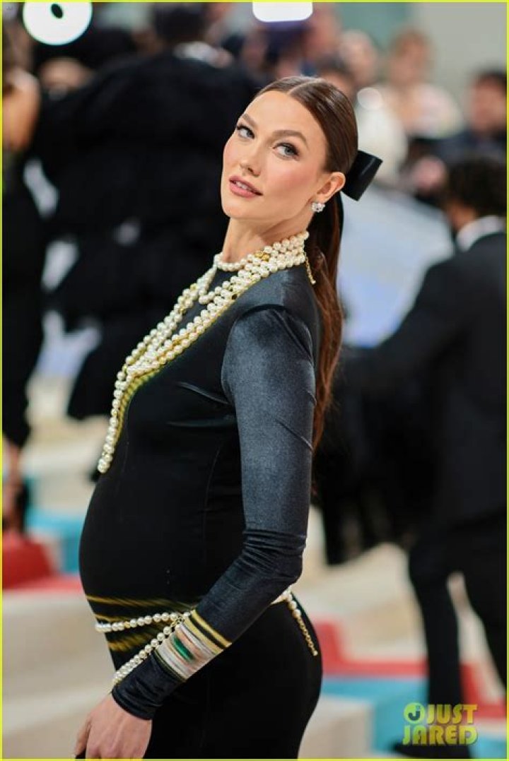 
Karlie Kloss pregnancy reveal at Met Gala 2023 wearing Loewe gives internet a sweet moment 