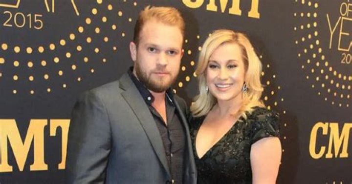 Kellie Pickler’s biography, fact, career, awards, net worth & life story