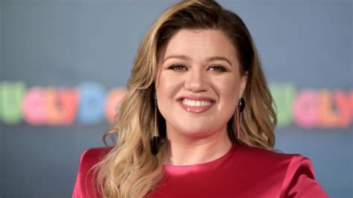 
Kelly Clarkson Lodges A Police Report Regarding A Strange Stalker 
