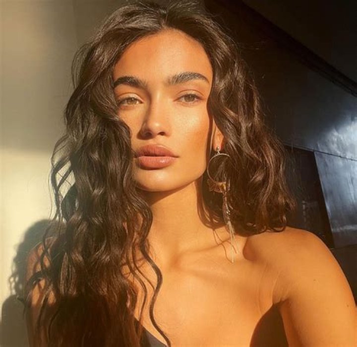 Kelly Gale Height, Weight, Measurements, Bra Size, Shoe Size