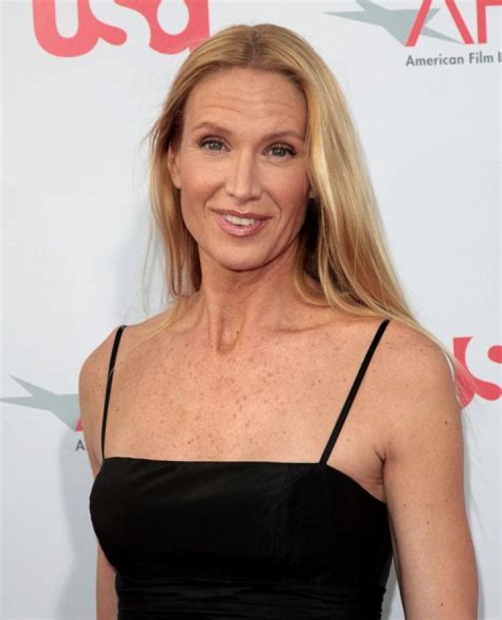 Kelly Lynch Height, Weight, Measurements, Bra Size, Shoe Size