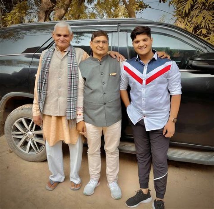 
Khushi Tiwari Height, Weight, Net Worth, Age, Birthday, Wikipedia, Who, Instagram, Biography 